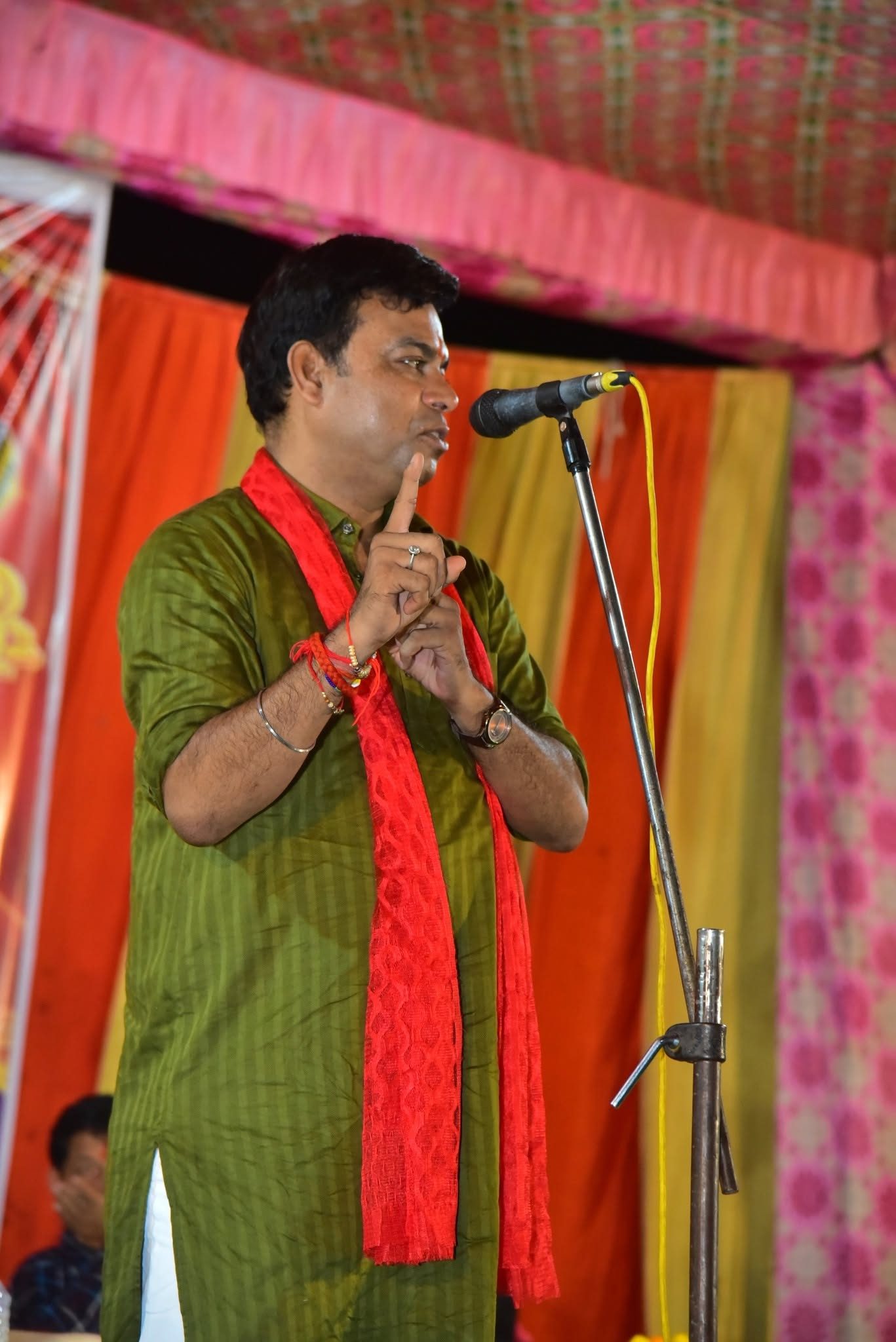 Kavi Kamal Manohar performing at a Kavi Sammelan